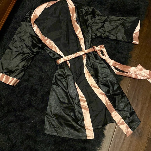 Silky Robe (black and pink) - Picture 1 of 3